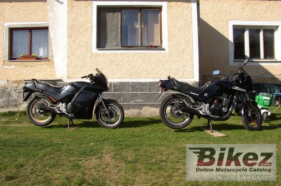 1985 Suzuki GSX 550 EF photo